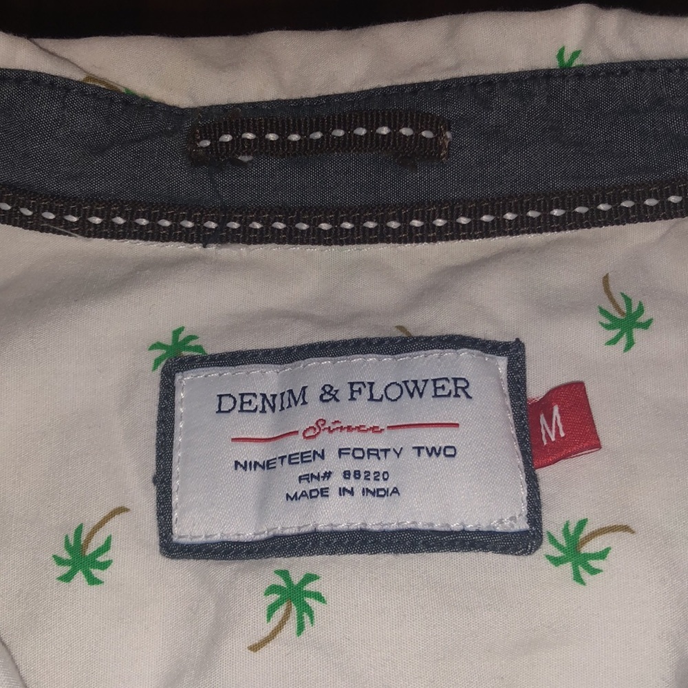 Palm Tree white Button-Down - Picture 3 of 3